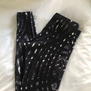 Lululemon workout pants size 6
